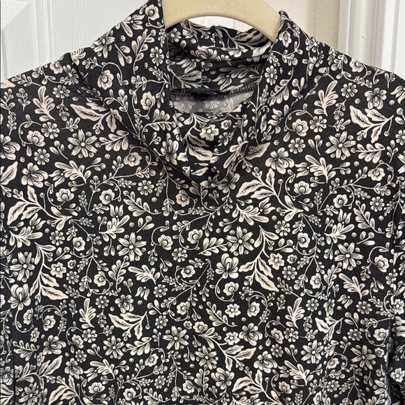 J Crew Women’s Turtle Neck Blouse - Picture 2 of 6